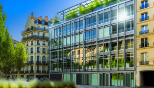 Optimisez vos espaces professionnels à Lyon avec des fermetures de loggias pour bâtiments tertiaires.